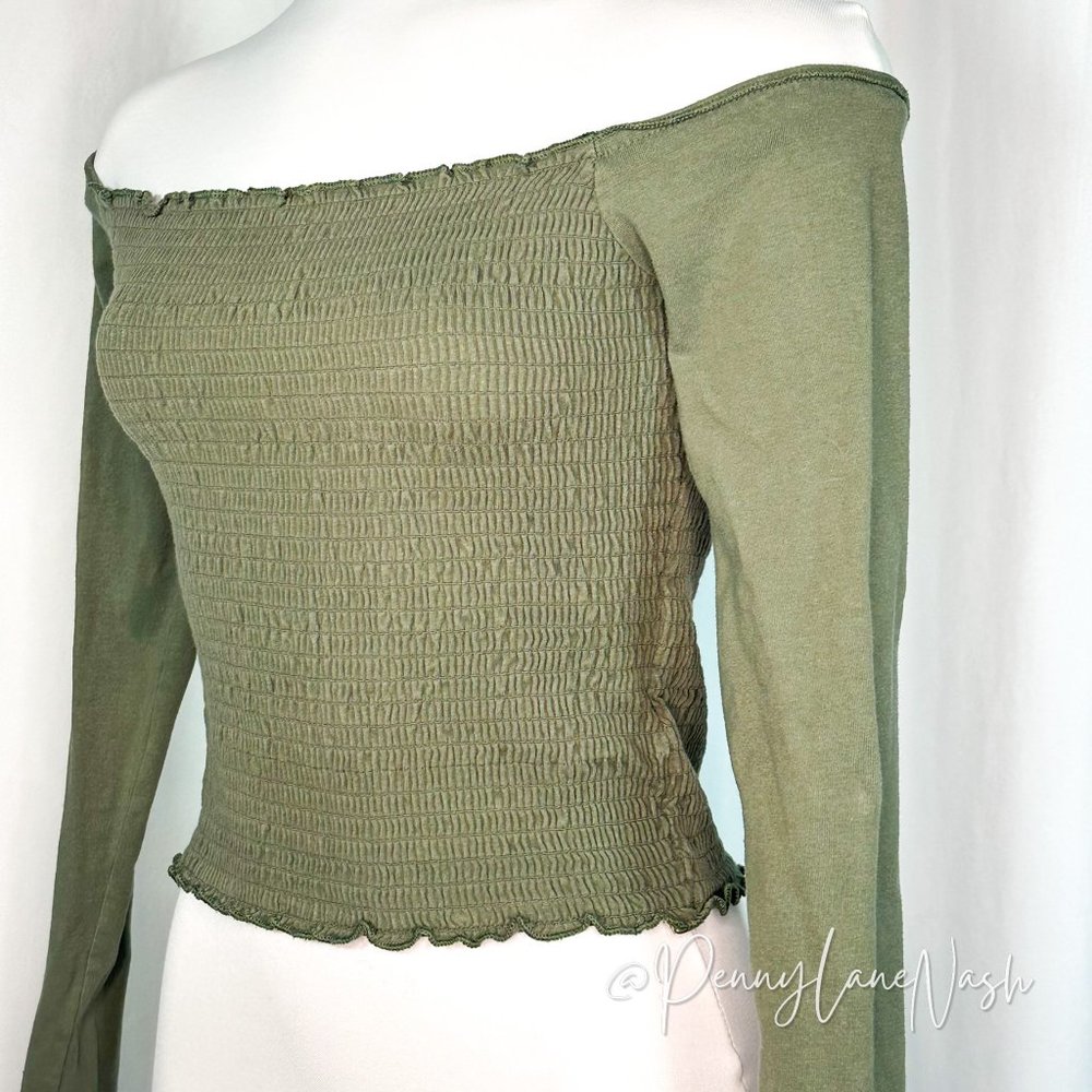 Hollister Smocked Off The Shoulder Long Sleeve Crop Top - Picture 8 of 9